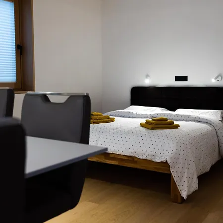 V22 - Premium Apartements شقة *